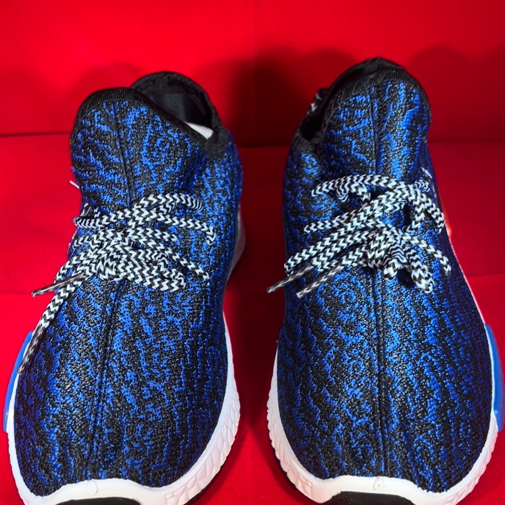WALKING SNEAKERS